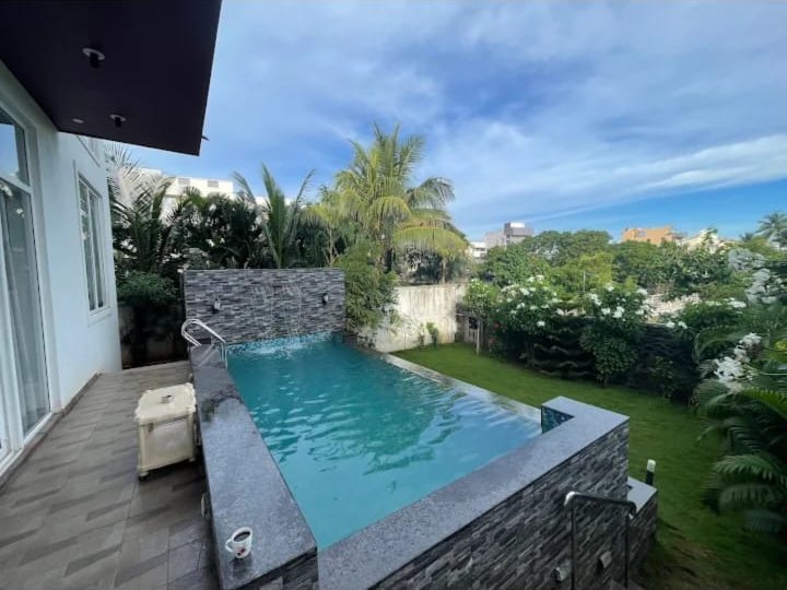 Pool in daylight with palms